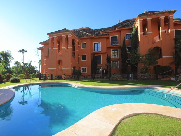 Rymlig takvåning med 3 sovrum och panoramautsikt i Monte Halcones, Benahavis