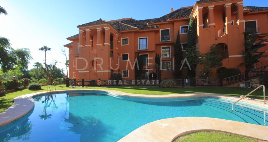 Spacious 3-Bedroom Penthouse with Panoramic Views in Monte Halcones, Benahavis