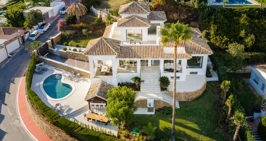 Majestueuze villa met panoramisch zeezicht te koop in Elviria, Marbella Oost