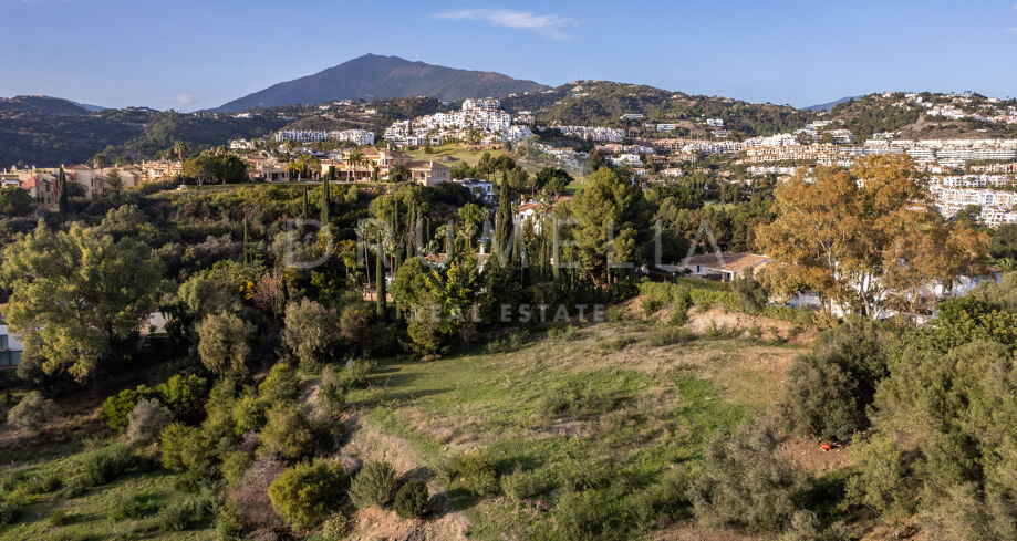 Storslått tomt i Puerto de Los Almendros i Benahavís