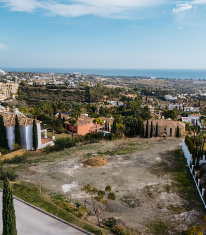 Działka z panoramicznym widokiem na sprzedaż w Los Flamingos, Benahavís