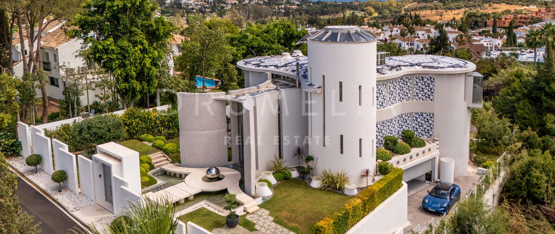 Einzigartige Villa mit einzigartigem architektonischen Design und Meerblick in El Paraiso