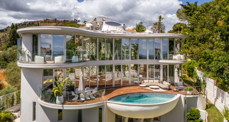 Villa unique en son genre avec une conception architecturale unique et des vues sur la mer à El Paraiso