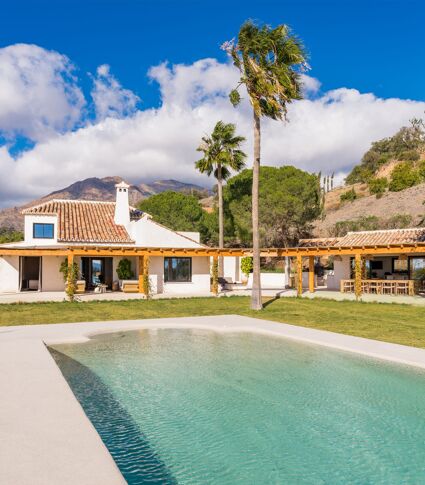 Villa in afgelegen landelijke omgeving met panoramisch uitzicht op zee, Estepona