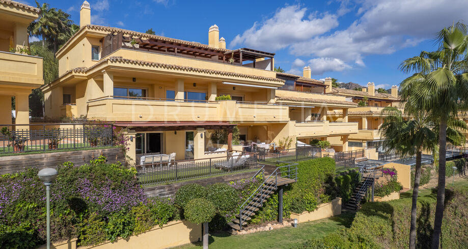 Apartamento Planta Baja con Vistas al Mar en Condado de Sierra Blanca, Marbella