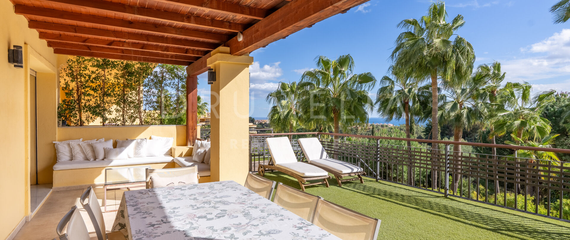Apartamento Planta Baja con Vistas al Mar en Condado de Sierra Blanca, Marbella