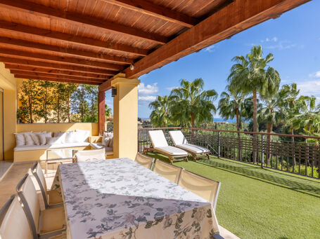 Leilighet i første etasje med havutsikt i Condado de Sierra Blanca, Marbella