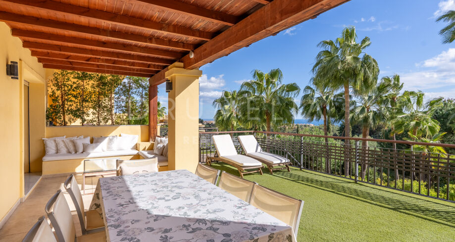 Apartamento Planta Baja con Vistas al Mar en Condado de Sierra Blanca, Marbella