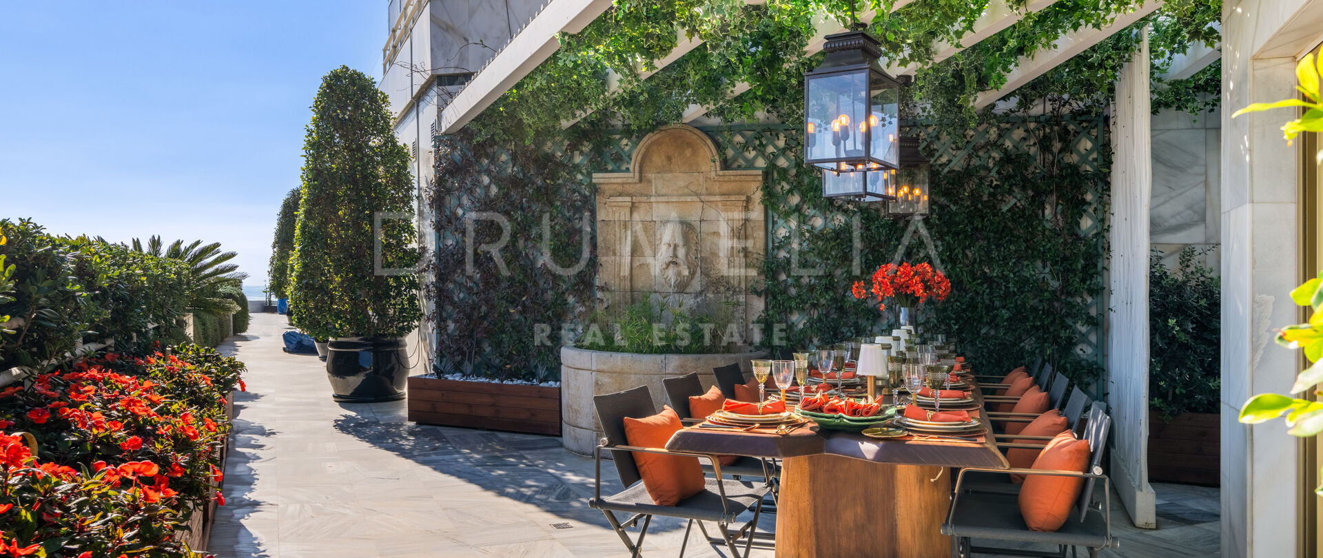 Prachtig luxe Penthouse te koop aan het strand in Marbella Golden Mile, Marbella