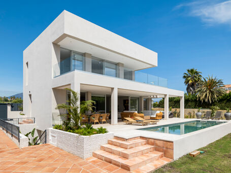 Villa de luxe au design moderne en bord de mer, Marbella