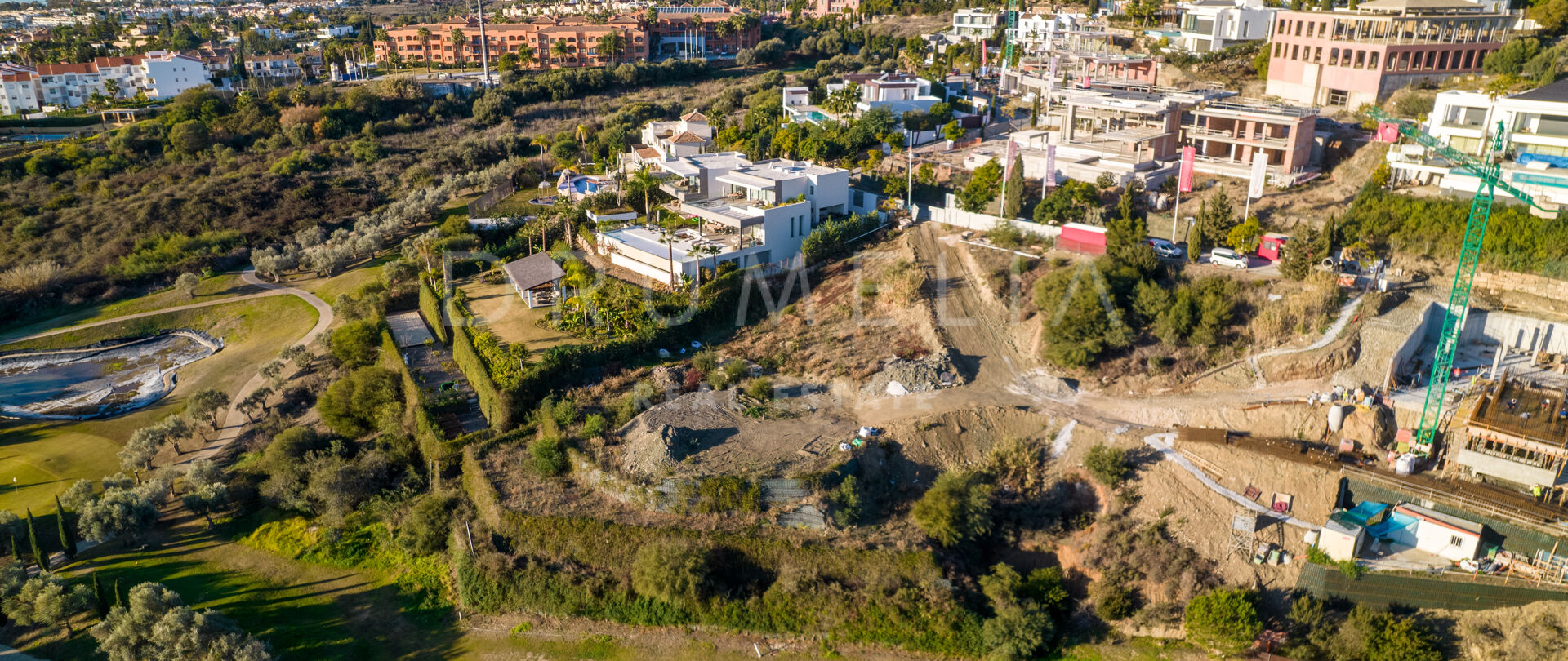 Frontlinie van Tramores Golf perceel in Los Flamingos urbanisatie, Benahavis