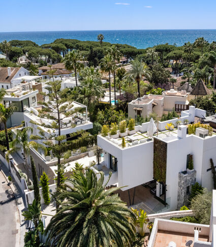 Maison de designer sophistiquée et ultramoderne à Casablanca Beach, Marbella Golden Mile