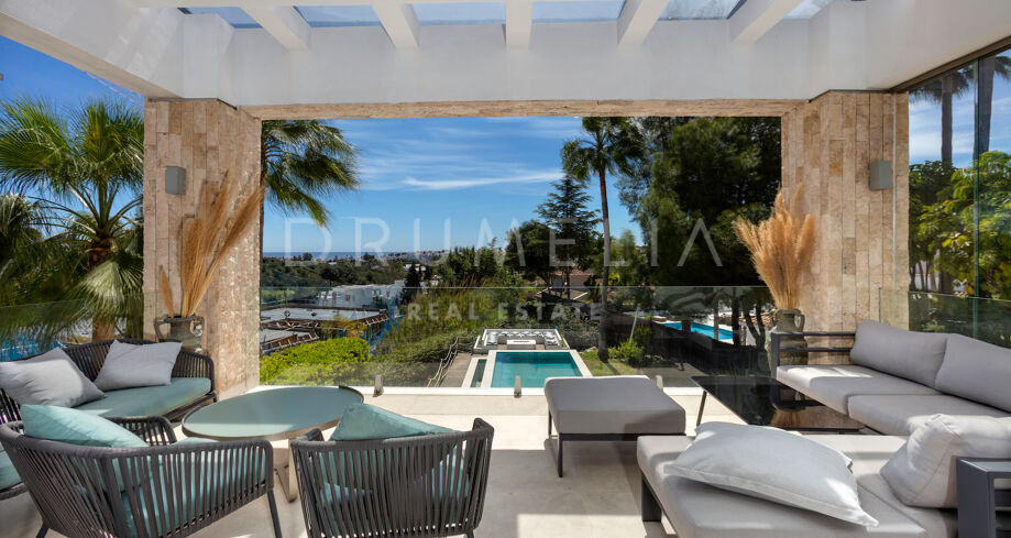 Villa moderna en la prestigiosa zona de El Paraiso con impresionantes vistas al mar, Marbella