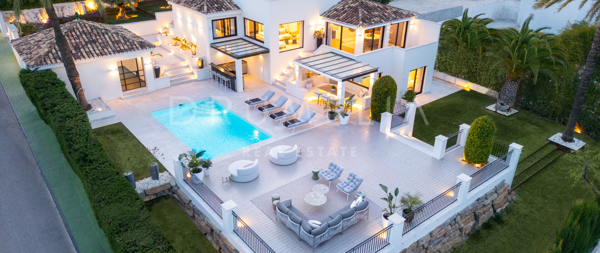 Исключительная современная вилла с великолепным видом на море и горы в Los Naranjos Hill Club - Нуэва Андалусия