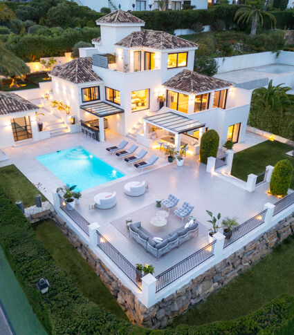 Außergewöhnliche moderne Villa mit atemberaubendem Meer- und Bergblick in Los Naranjos Hill Club- Nueva Andalucía