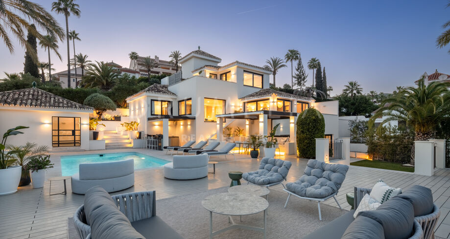 Exceptionell modern villa med hjärtbrytande utsikt över havet och bergen i Los Naranjos Hill Club - Nueva Andalucía