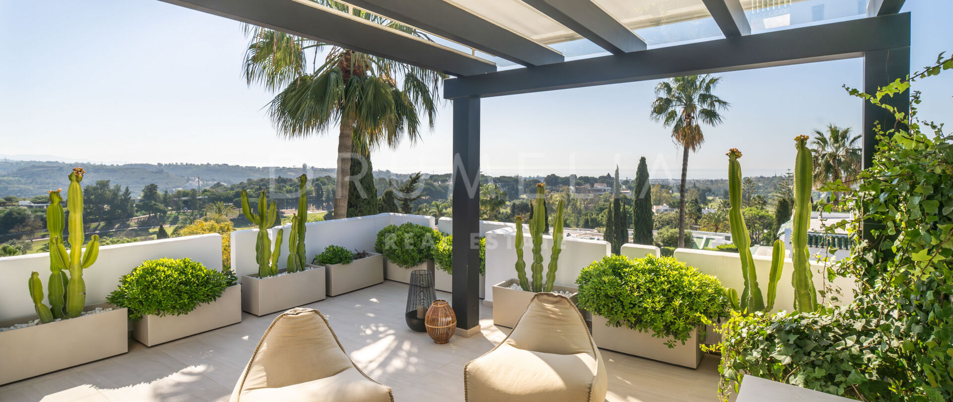 Superbe maison de ville avec une vue incroyable sur les montagnes et la mer à La Colina dans Nueva Andalucía-Mar