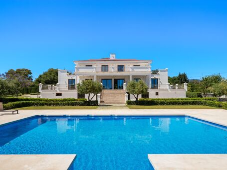 Modern Villa in Immaculate Condition with Luxurious Amenities, Near Guadalmina Alta