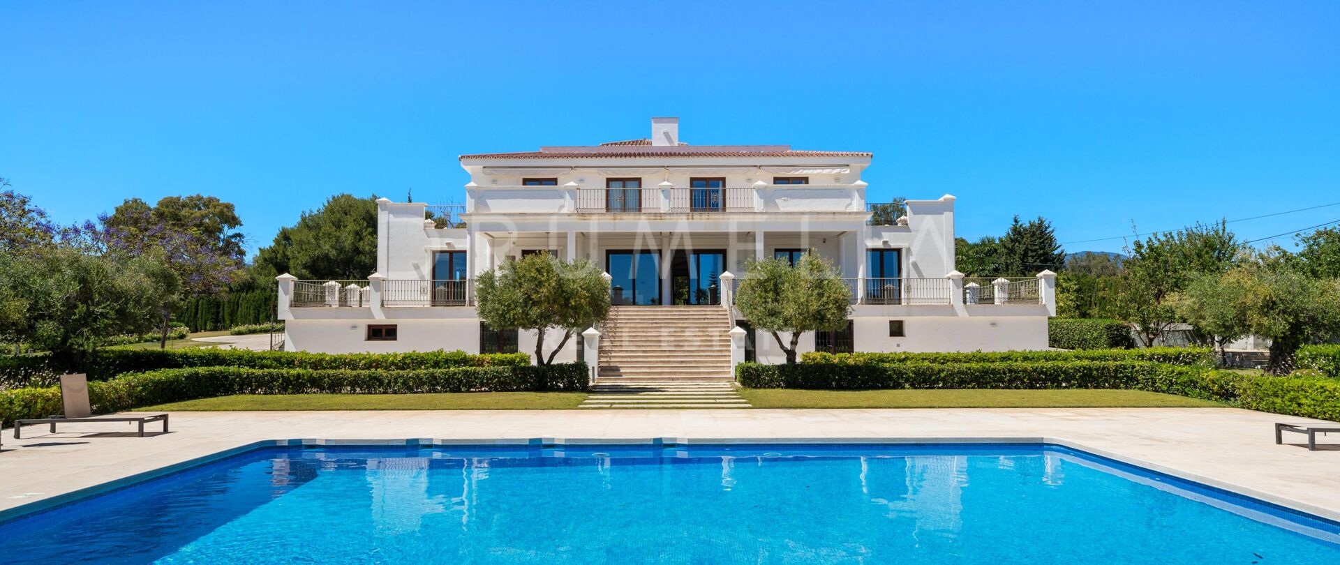 Nowoczesna willa w nieskazitelnym stanie z luksusowymi udogodnieniami, w pobliżu Guadalmina Alta