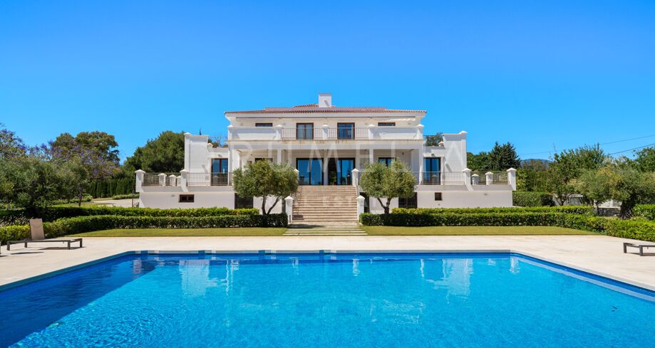 Moderne Villa in tadellosem Zustand mit luxuriöser Ausstattung, in der Nähe von Guadalmina Alta