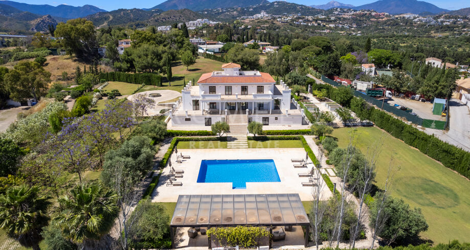 Moderne Villa in tadellosem Zustand mit luxuriöser Ausstattung, in der Nähe von Guadalmina Alta