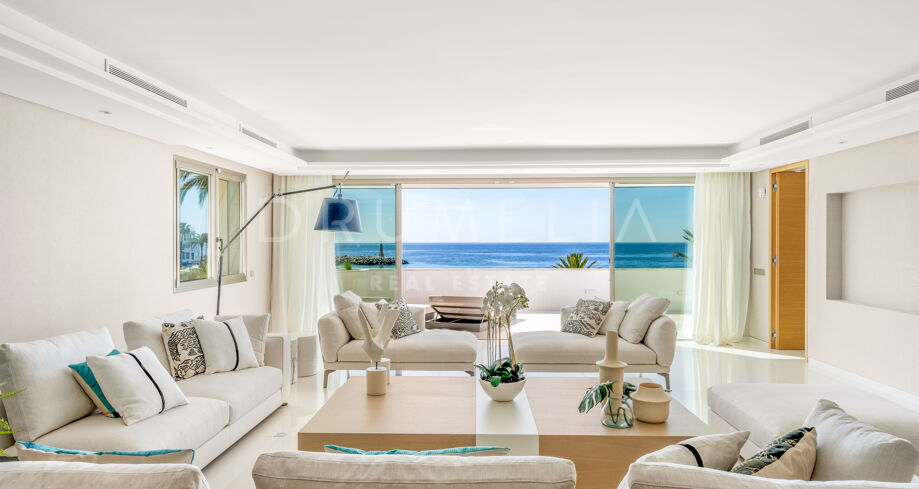 Appartement de 4 chambres en bord de mer avec vue spectaculaire sur la mer dans le Gray D'Albion, l'immeuble le plus convoité de Puerto Banus