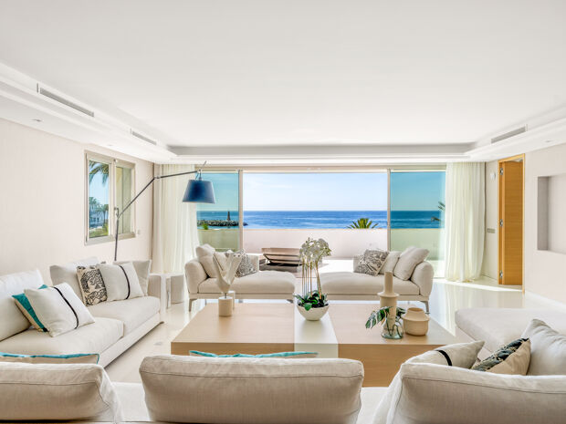 Nadbrzeżny apartament z 4 sypialniami i widokiem na morze w Gray D'Albion, najbardziej pożądanym budynku w Puerto Banus