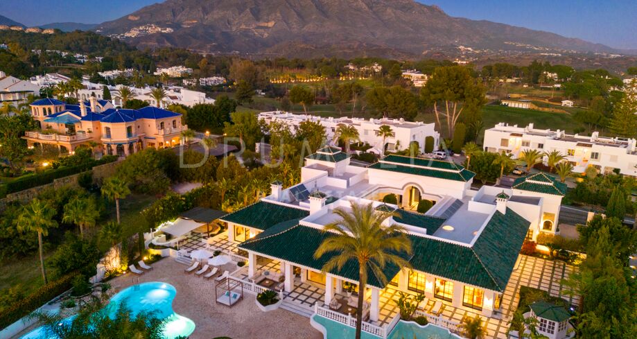 Villa de Luxe de Style Mauresque avec Vue Panoramique sur la Montagne La Concha à Aloha - Nueva Andalucía