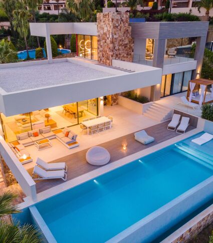 Stunning Modern Villa with Panoramic Sea Views and Private Pool in Nueva Andalucía-Marbella