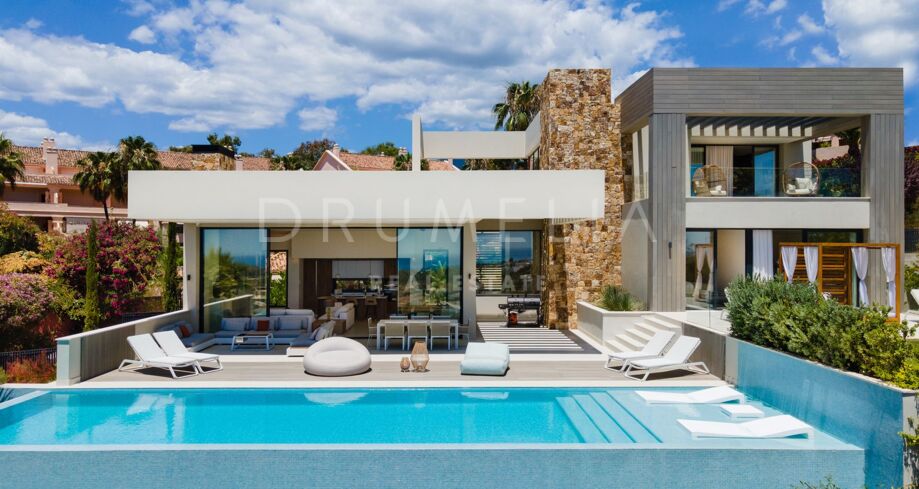 Superbe villa moderne avec vue panoramique sur la mer et piscine privée à Nueva Andalucía-Marbella