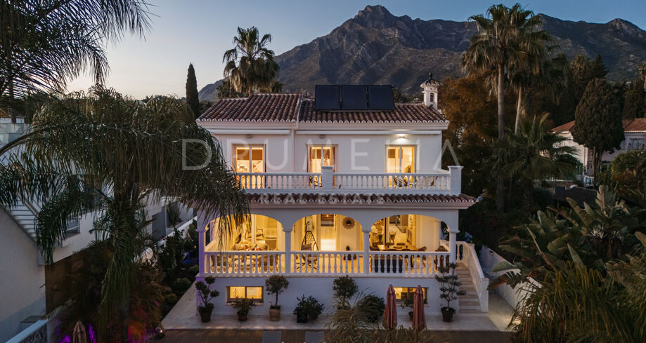 Villa Brise - Charmante mediterrane Luxusvilla mit Pool und Blick in Nagüeles, Marbella