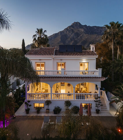 Villa Brise - Charmante mediterrane luxe villa met zwembad en uitzicht in Nagüeles, Marbella