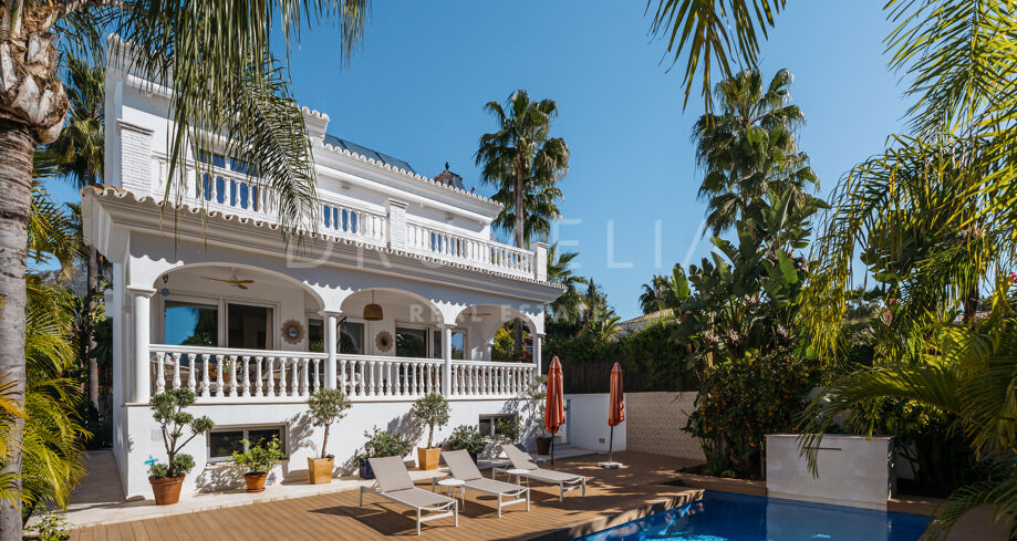 Villa Brise - Charmante mediterrane Luxusvilla mit Pool und Blick in Nagüeles, Marbella