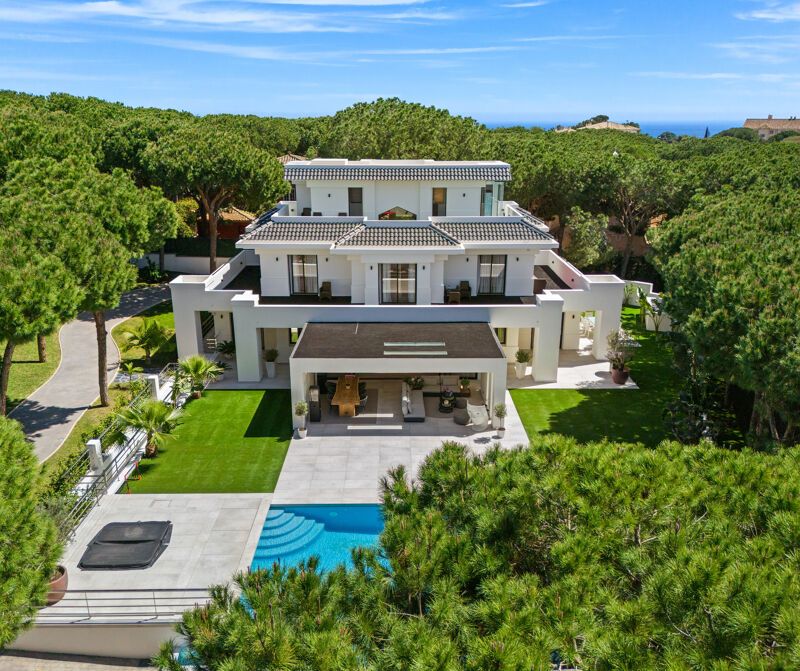 Casa Osiris - Magnificent 6-Bedroom Modern Style Villa in Hacienda Las Chapas in Marbella East