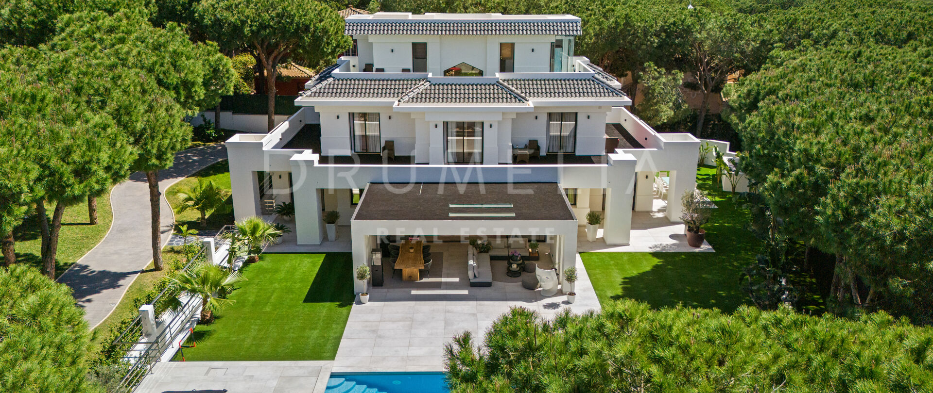 Casa Osiris - Magnificent 6-Bedroom Modern Style Villa in Hacienda Las Chapas in Marbella East