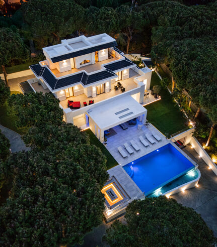 Casa Osiris - Magnificent 6-Bedroom Modern Style Villa in Hacienda Las Chapas in Marbella East