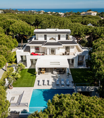 Casa Osiris - Magnificent 6-Bedroom Modern Style Villa in Hacienda Las Chapas in Marbella East