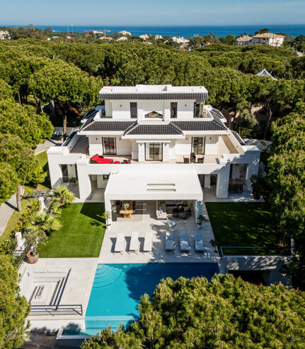 Casa Osiris - Magnificent 6-Bedroom Modern Style Villa in Hacienda Las Chapas in Marbella East