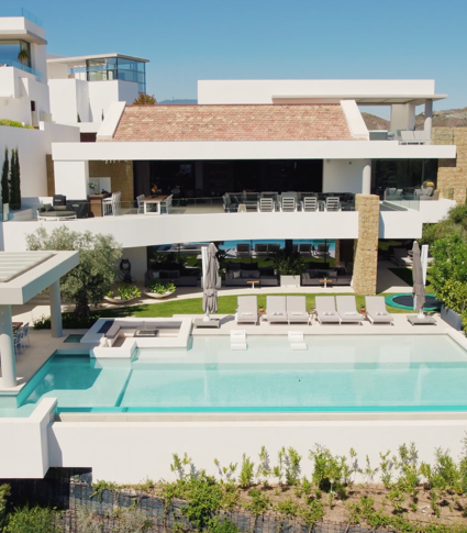 Moderne Luxusvilla im Los Flamingos Golf Resort mit atemberaubendem Blick auf das Mittelmeer, Estepona