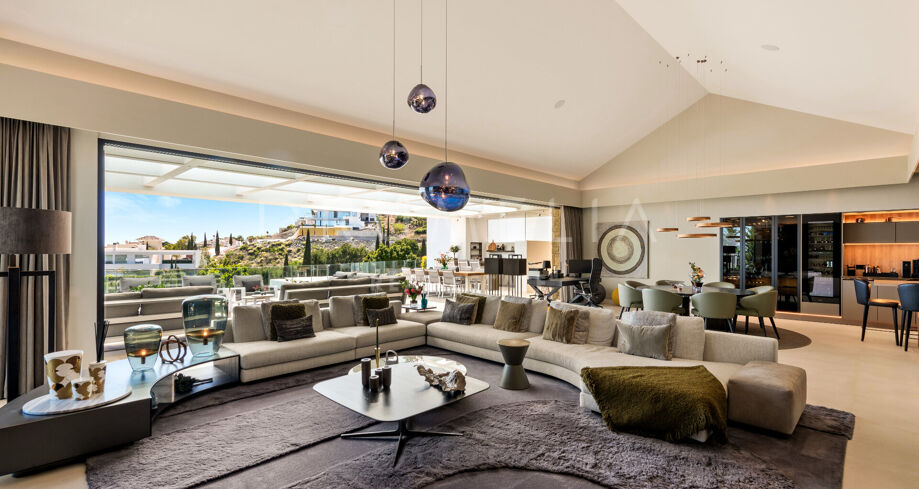 Lyxig modern villa i Los Flamingos Golf Resort med fantastisk utsikt över Medelhavet, Estepona