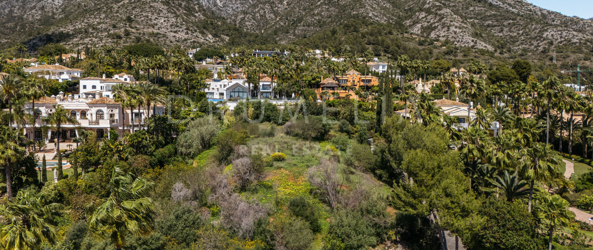 The Courtyard - Exklusives Grundstück mit Meer- und Bergblick und Südausrichtung in Sierra Blanca- Marbella