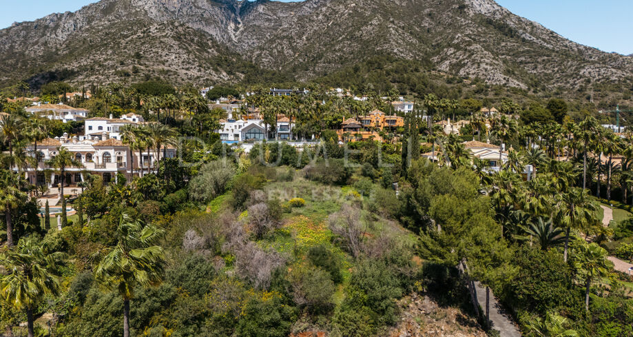 The Courtyard - Eksklusiv tomt med hav- og fjellutsikt og sørlig orientering i Sierra Blanca- Marbella