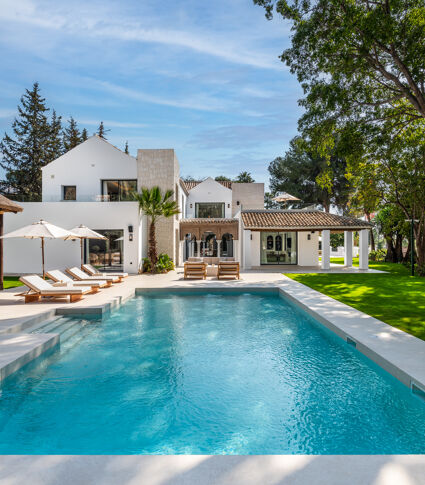 Luxe 6-persoons moderne villa met privézwembad in het exclusieve complex Las Brisas, in Nueva Andalucía