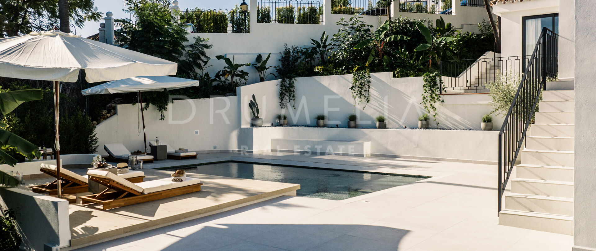 Charmante et chic villa de luxe moderne rénovée avec vue imprenable à Nueva Andalucía, Marbella