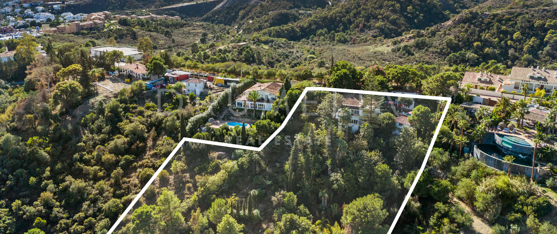 Attraktive mediterrane Villa mit großem Potenzial, großem Grundstück und schöner Aussicht, Benahavis.