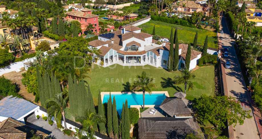 Magnificent luxury Mediterranean villa with large plot in elite Guadalmina Baja, San Pedro,Marbella.