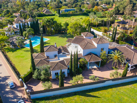 Magnifique villa méditerranéenne de luxe avec grand terrain dans l'élite de Guadalmina Baja, San Pedro, Marbella.