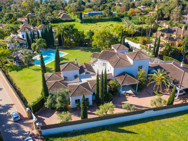 Magnificent luxury Mediterranean villa with large plot in elite Guadalmina Baja, San Pedro,Marbella.