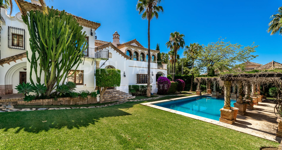 Magnífica villa clásica mediterránea de lujo con vistas al mar, exclusiva Sierra Blanca, Marbella