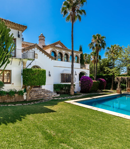 Magnífica villa clásica mediterránea de lujo con vistas al mar, exclusiva Sierra Blanca, Marbella